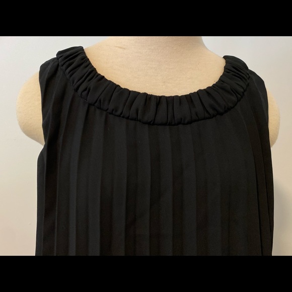 Perfect little black dress! - Picture 4 of 9